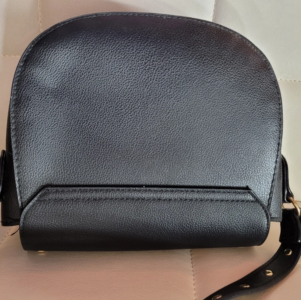 Handbags 👜 - Picture 4 of 4